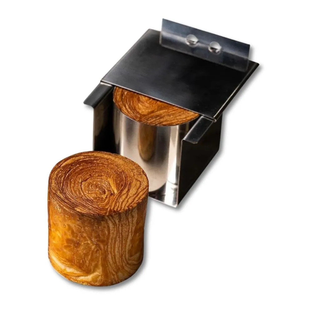 Croissant mold – cylindrical, stainless steel. Size: 6.5×6 cm.
