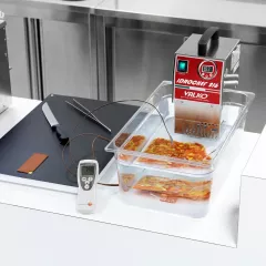Souse_vide_-_Slow_cooking_device_1