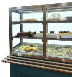 Refrigerated_display_case_for_pasta_with_straight_glass_-_with_sliding_doors_to_the_staff_and_doors_to_the_customer_-_for_installation_0