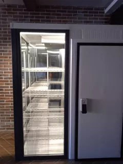 Refrigeration_chamber_for_ripening_meat_with_panoramic_glass_-_medium_temperature_-_5_m3_0