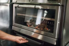 Фурна и барбекю на дървени въглища с падаща отваряема врата Pira 80 LUX_3